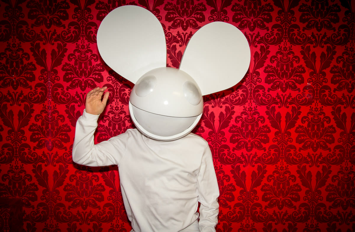 Deadmau5 head in the warehouse set